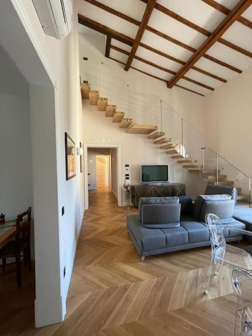 Caterina De' Medici Luxury Attic With Terrace And Parking * Florença