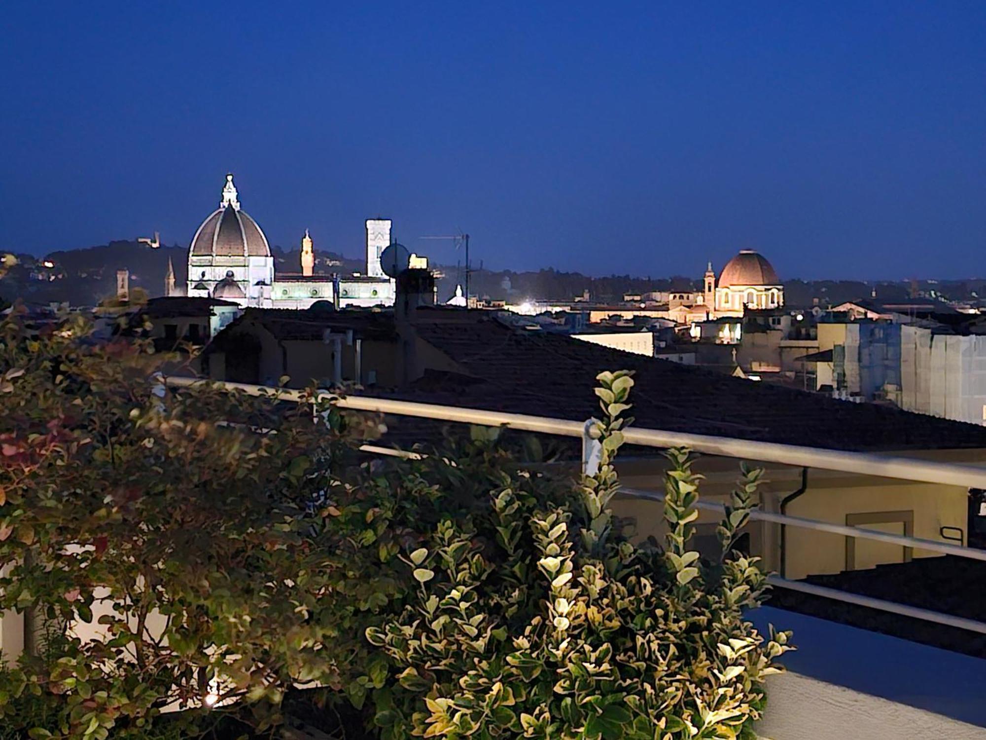 Apartamento Caterina De' Medici Luxury Attic With Terrace And Parking Florença