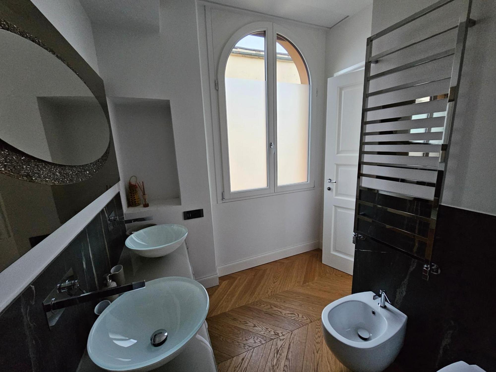 Apartamento Caterina De' Medici Luxury Attic With Terrace And Parking
